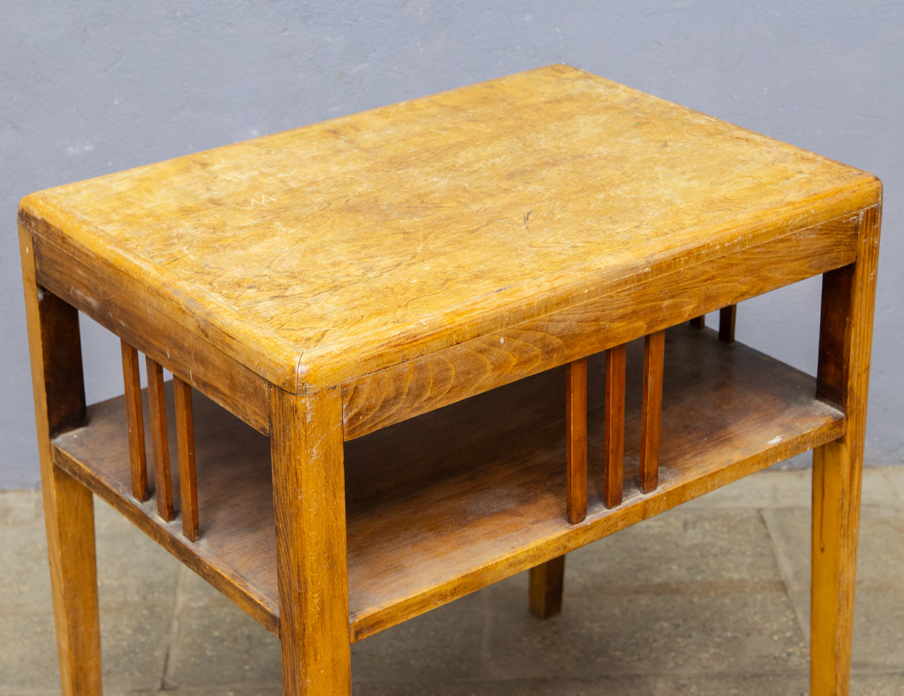 Винтажный гостиный стол