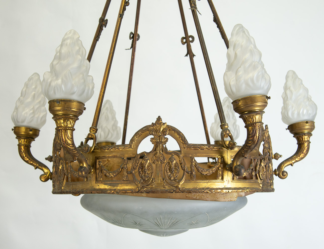 Антикварная люстра в стиле классицизм