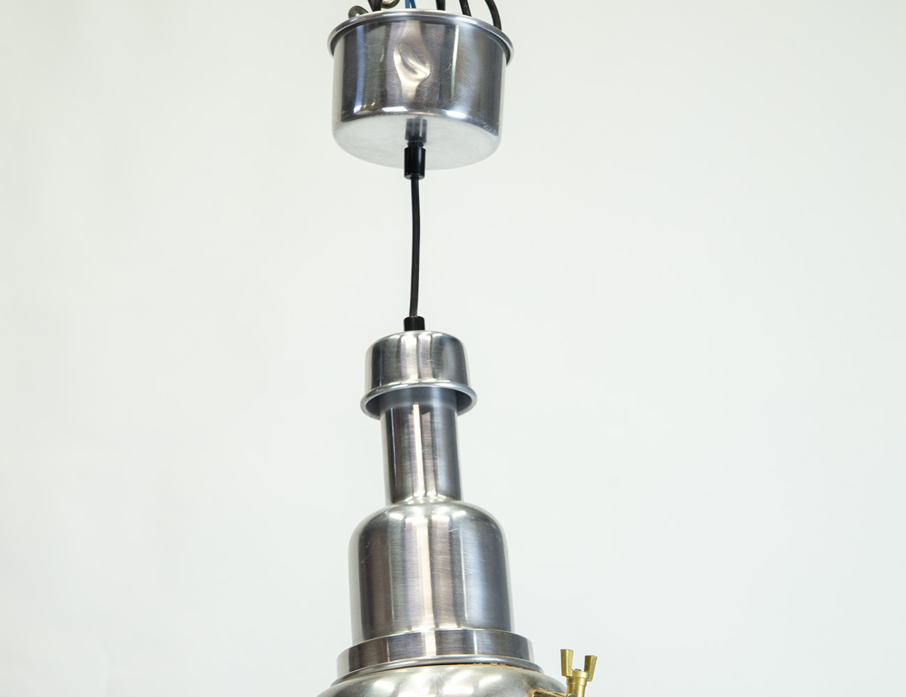 Подвесной светильник в индустриальном стиле