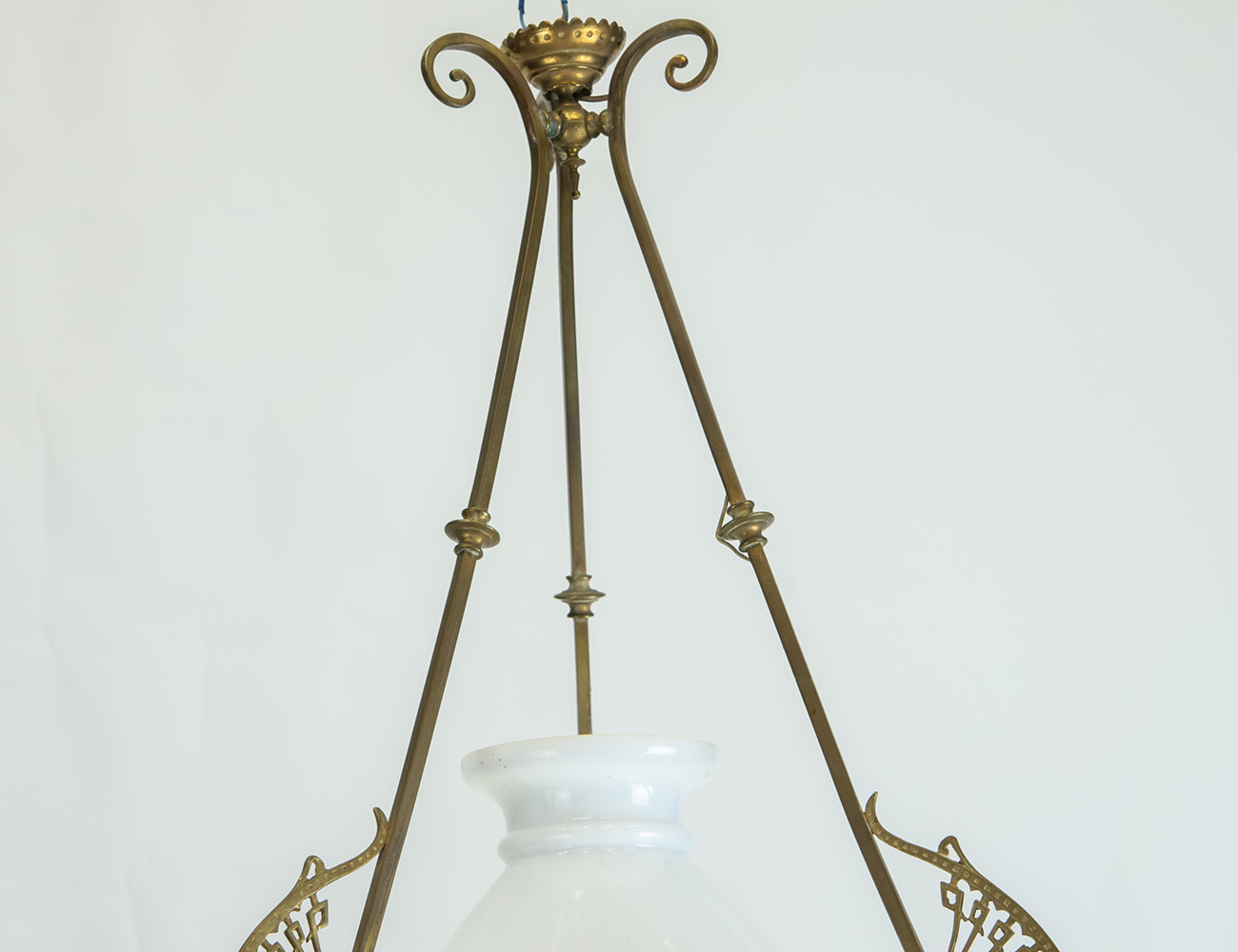 Старинный светильник в стиле модерн