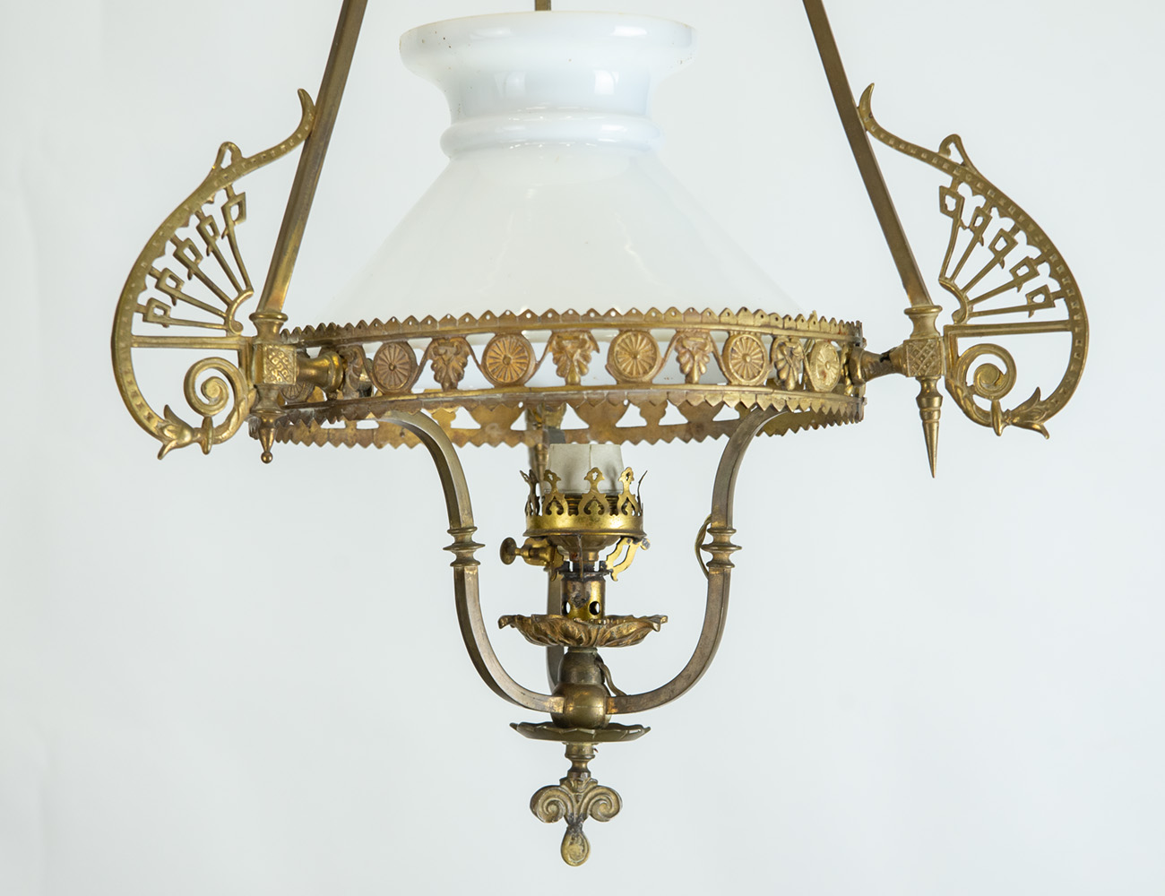 Старинный светильник в стиле модерн