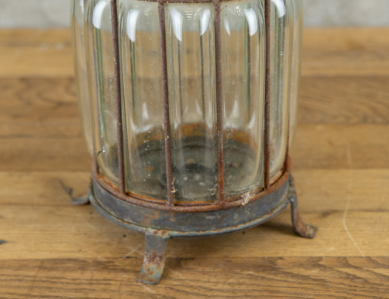 Старинный фонарь выдувного стекла