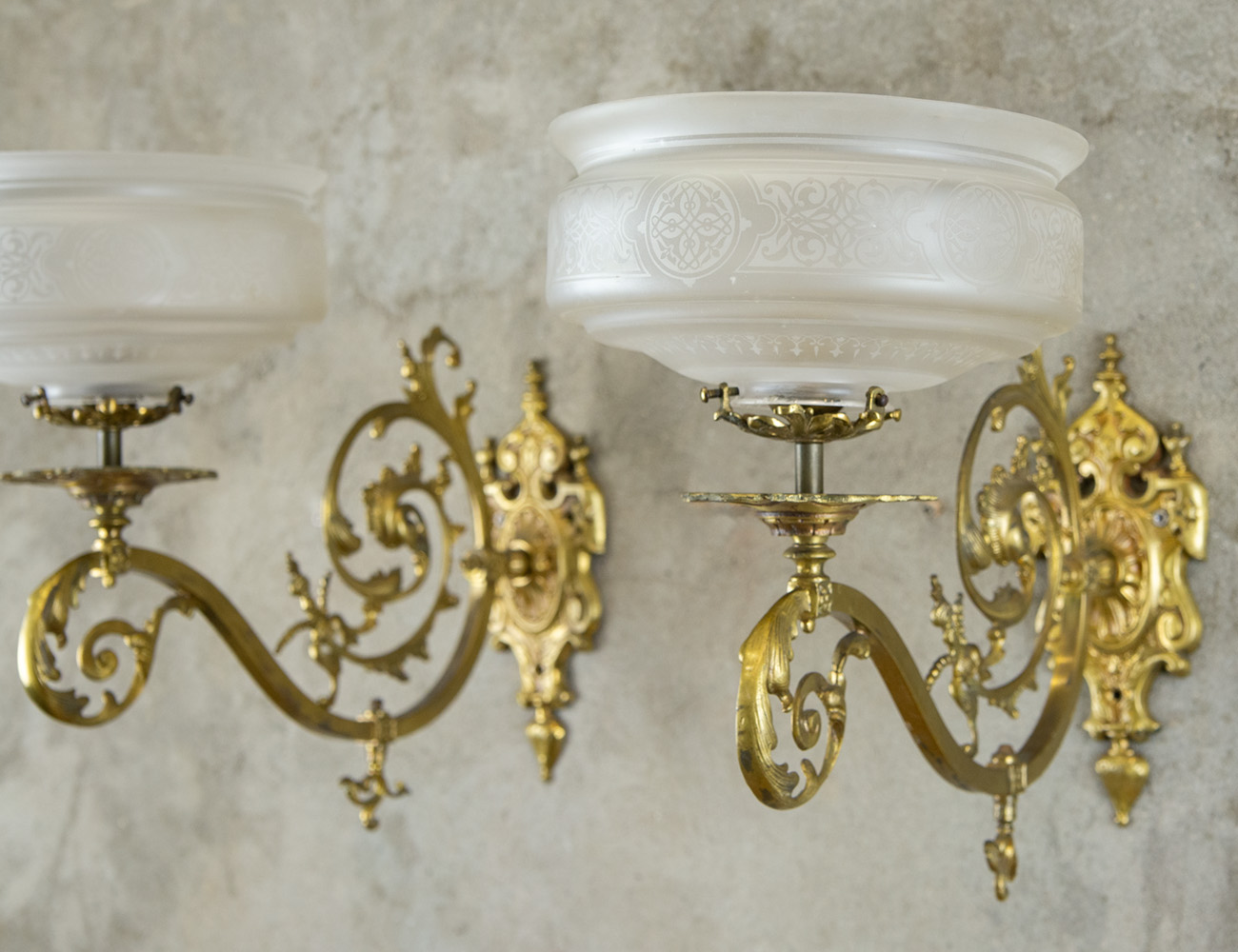 Пара антикварных газовых бра