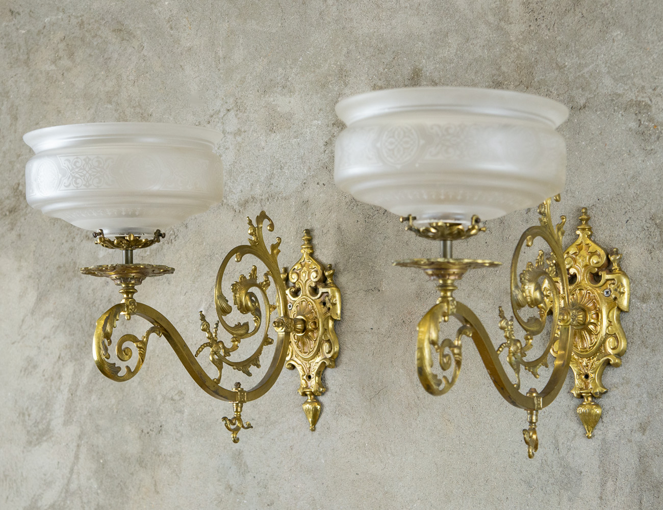 Пара антикварных газовых бра