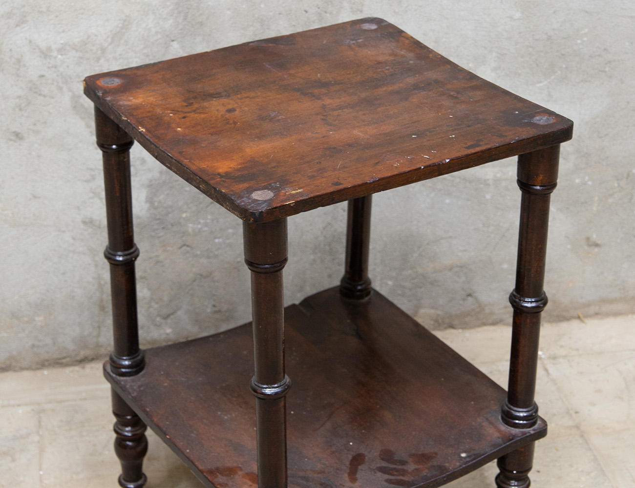 Старинная этажерка