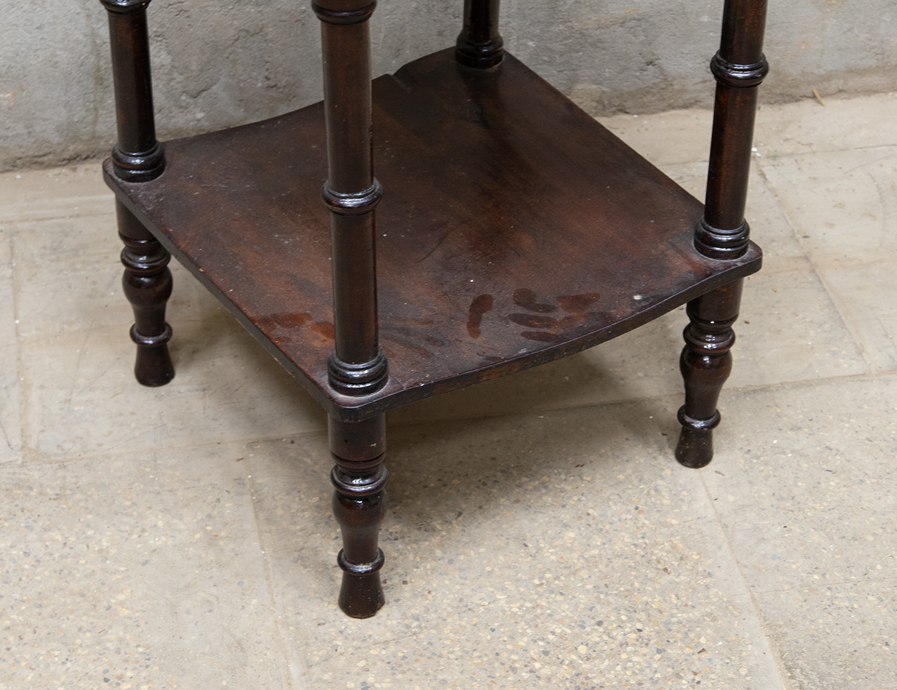 Старинная этажерка