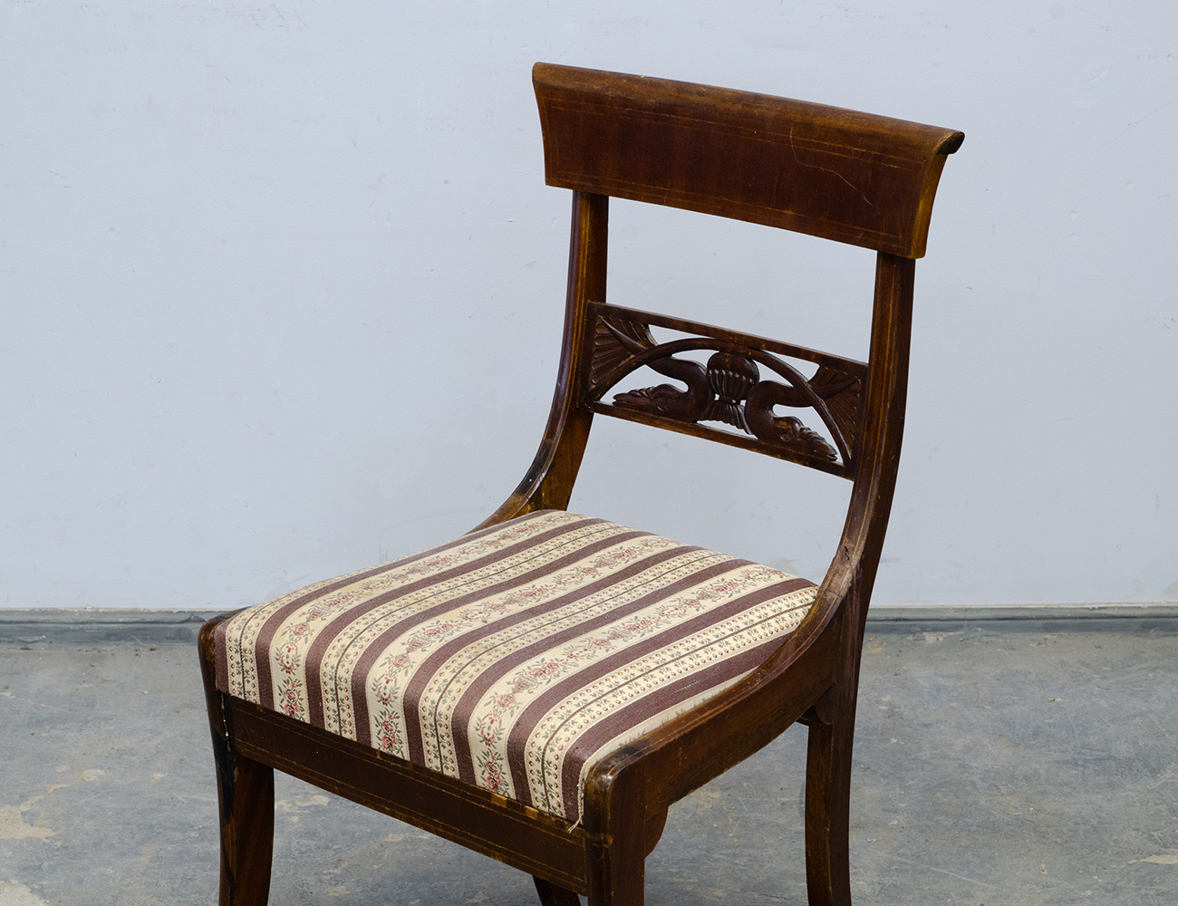 Антикварный стул в стиле бидермайер