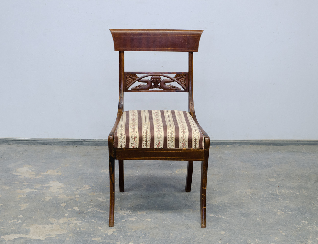 Антикварный стул в стиле бидермайер