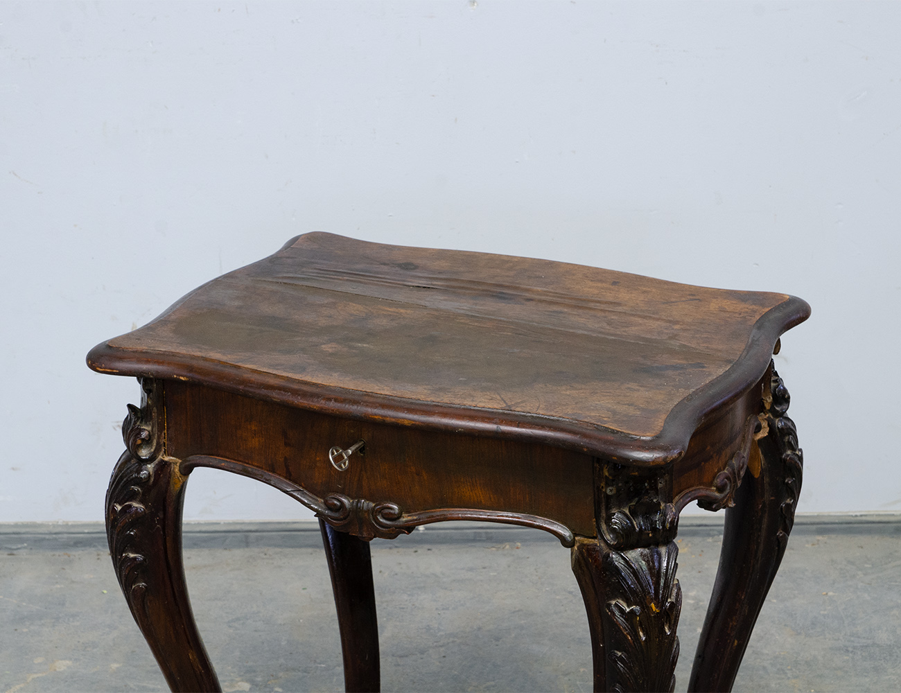 Антикварный столик для рукоделия, 19 век