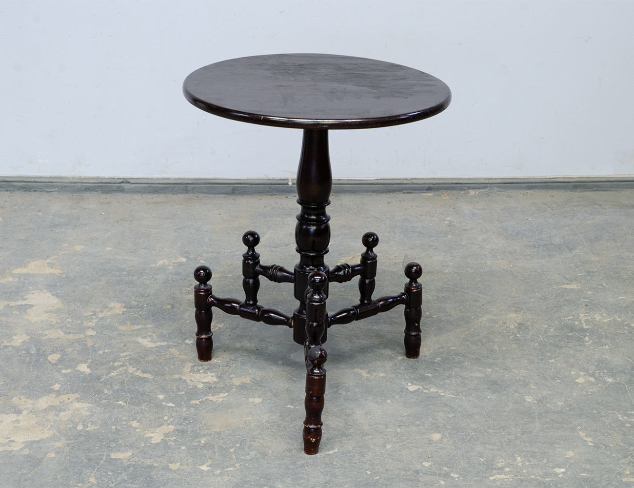 Старинный столик геридон