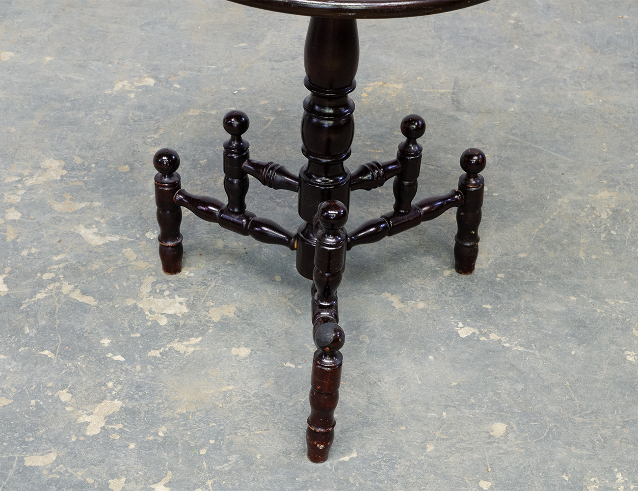 Старинный столик геридон