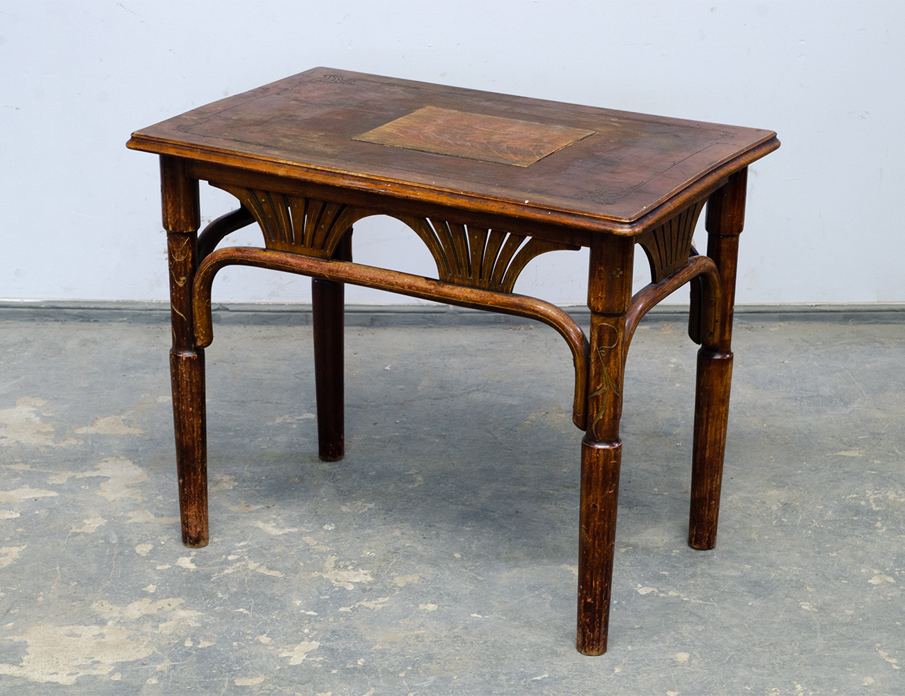 Антикварный гостиный стол №221, Тонет