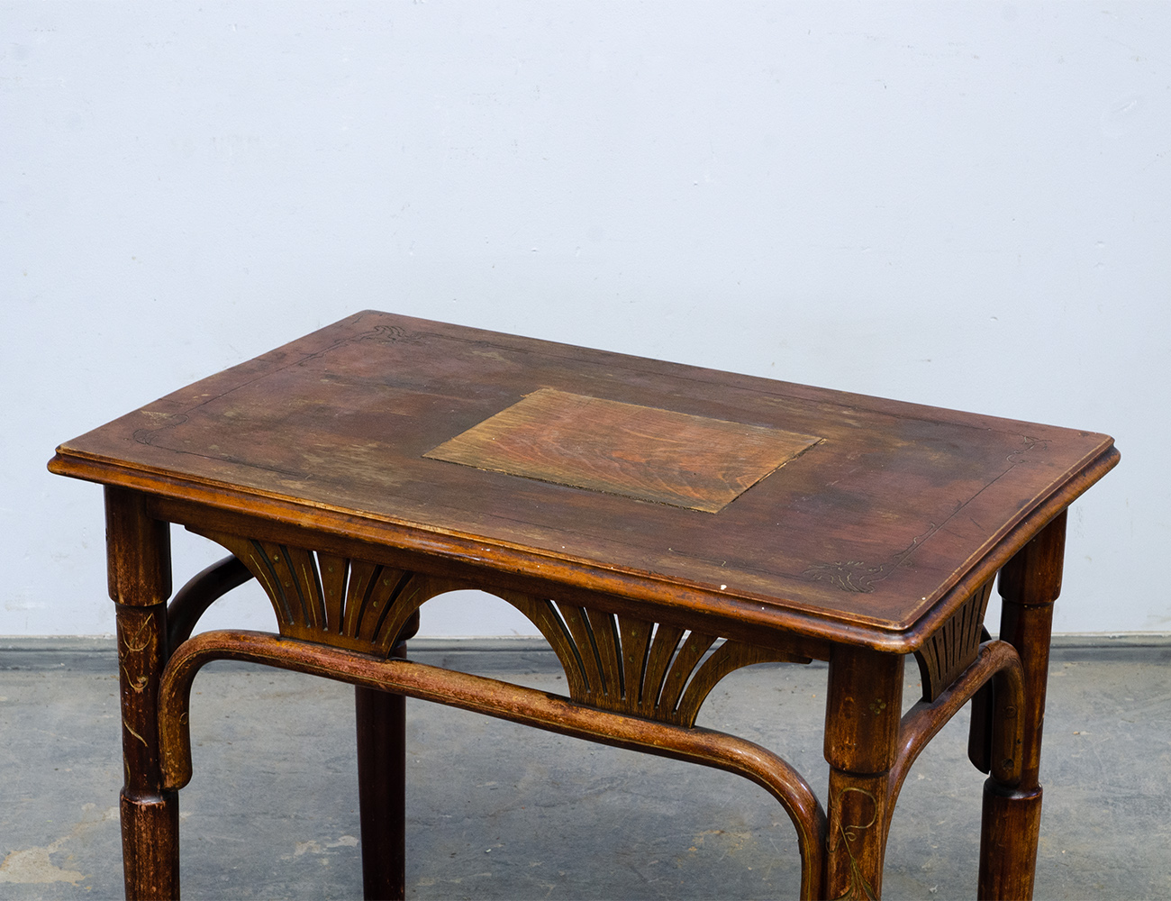 Антикварный гостиный стол №221, Тонет