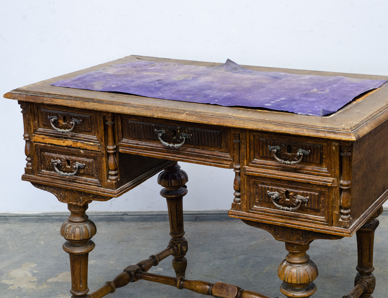 Антикварный письменный стол