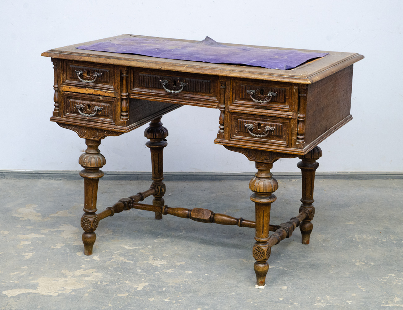 Антикварный письменный стол