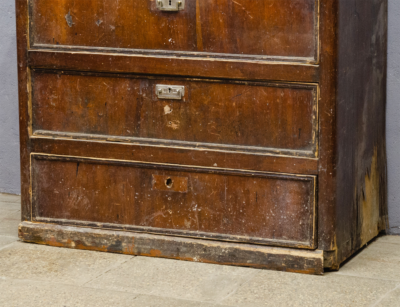 Антикварный ореховый комод