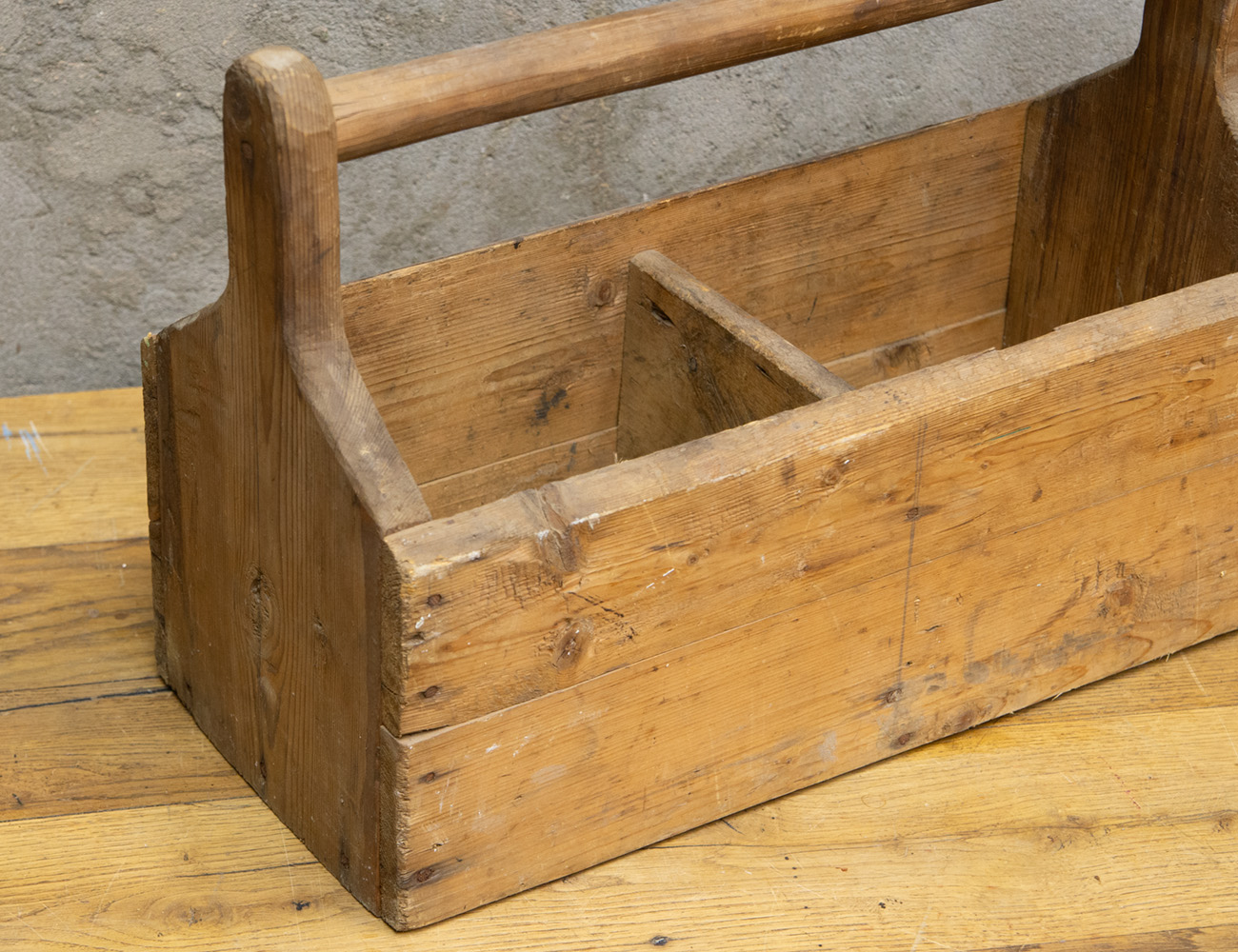 Старинный ящик для инструментов