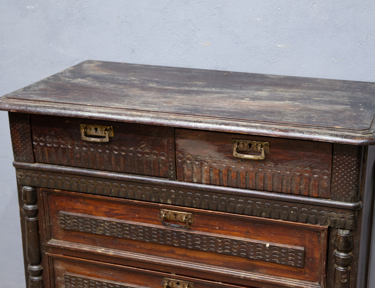 Старинный комод