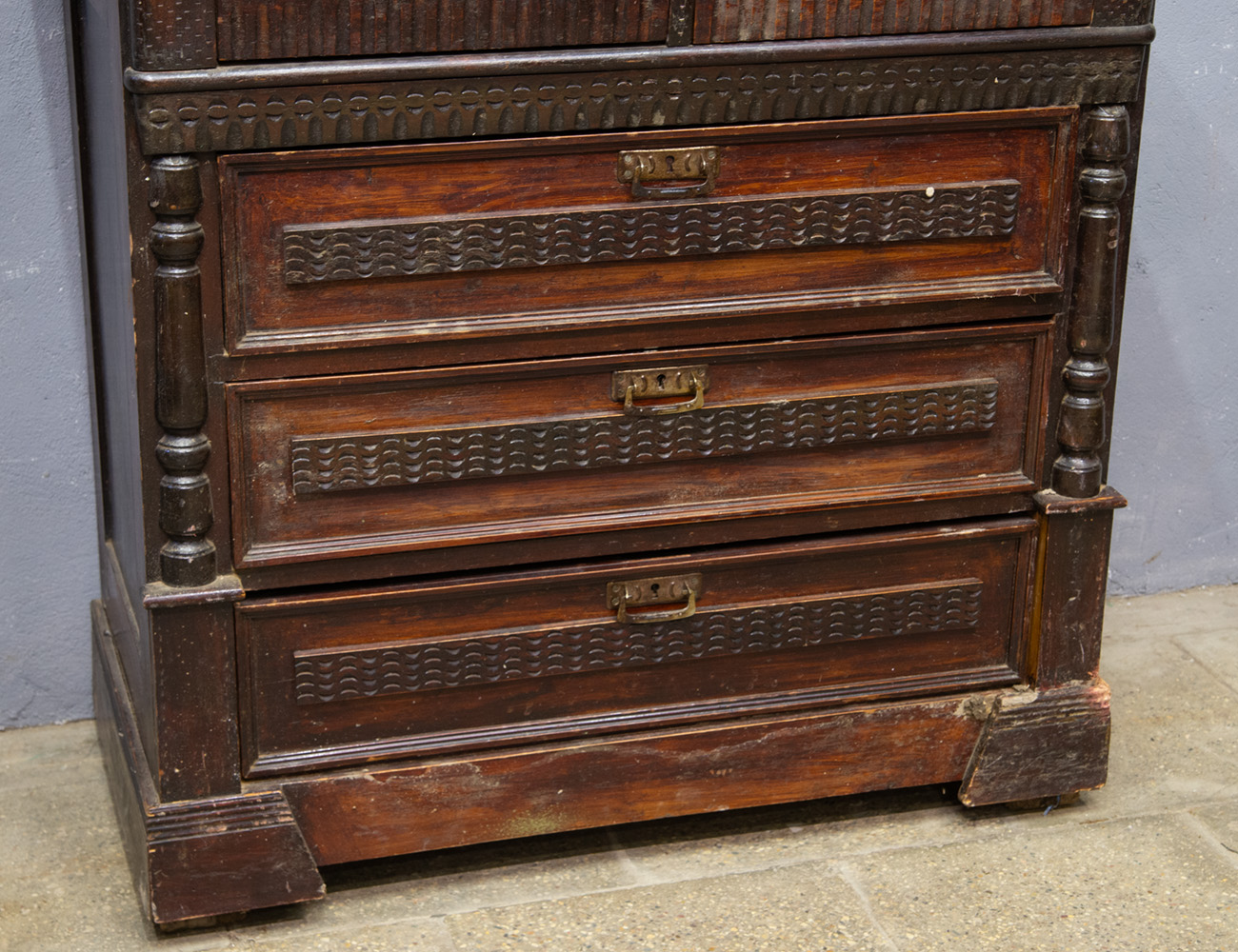 Старинный комод