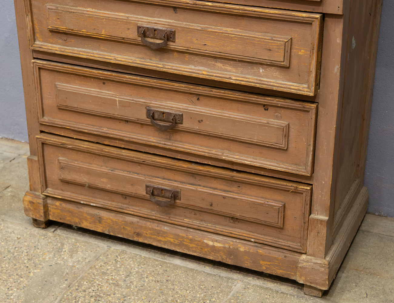 Старинный комод