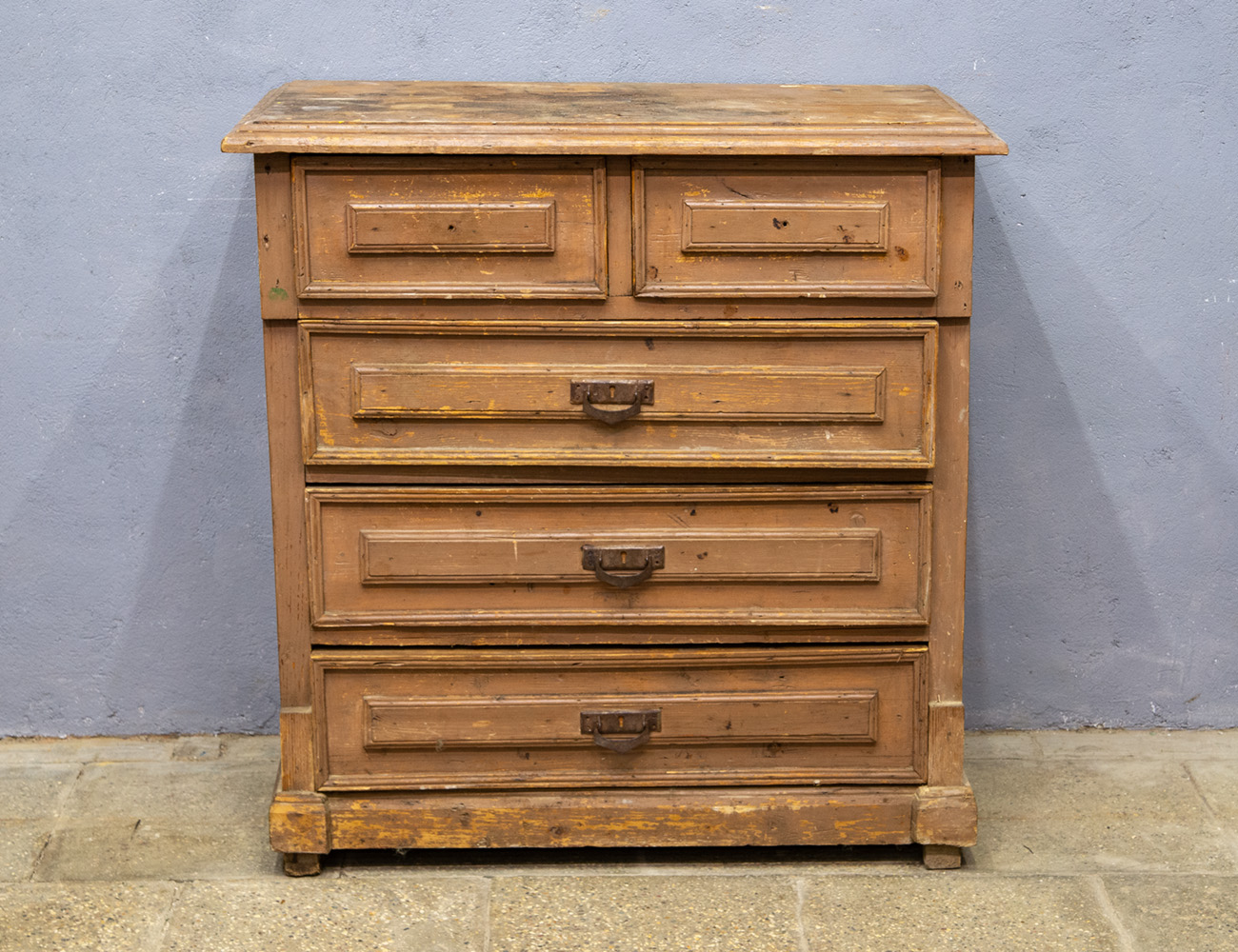 Старинный комод