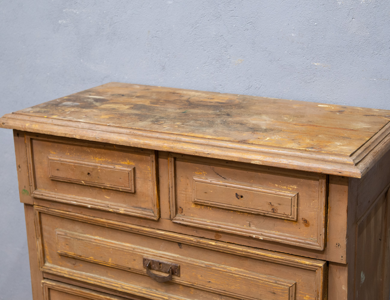 Старинный комод