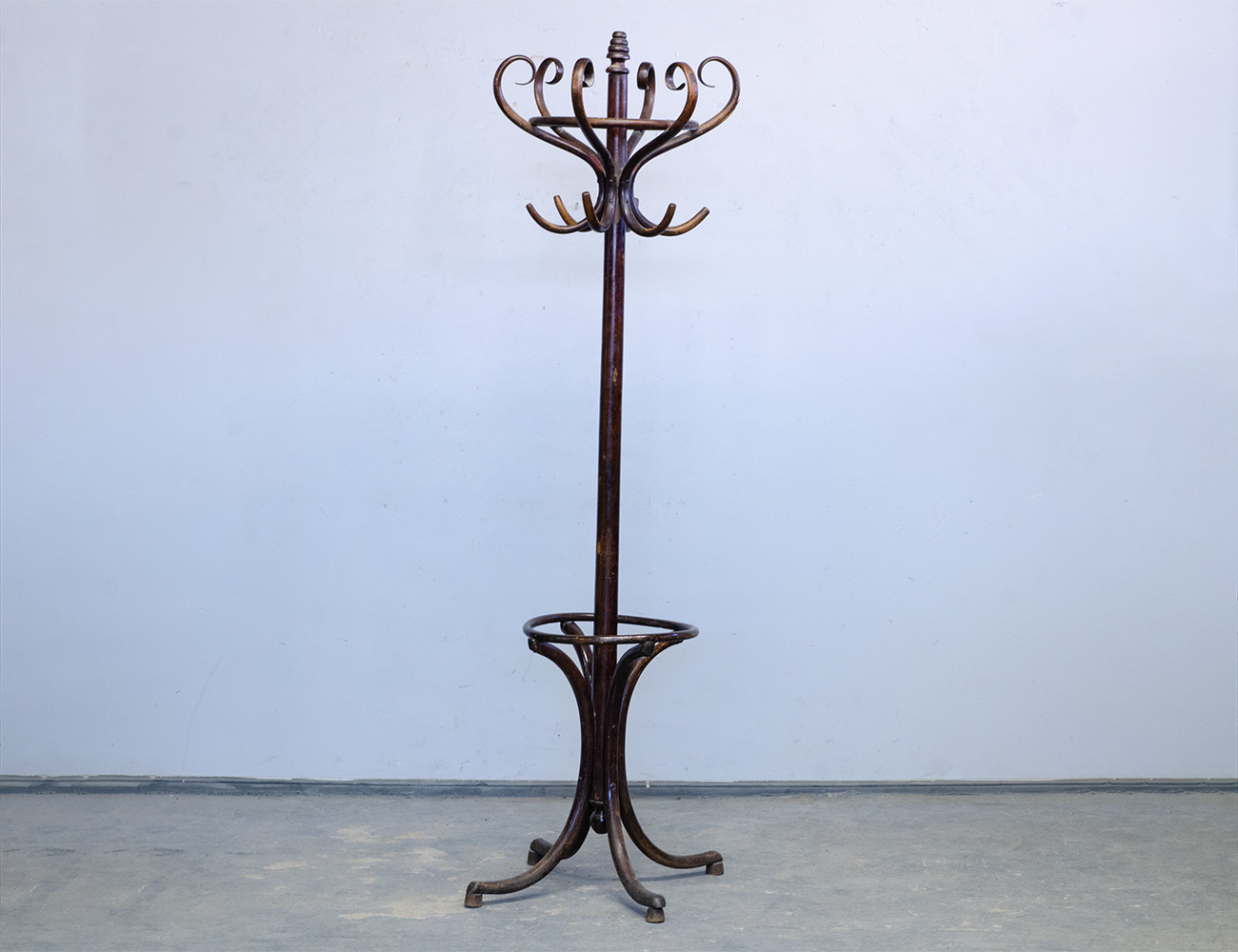Антикварная венская напольная вешалка Тонет
