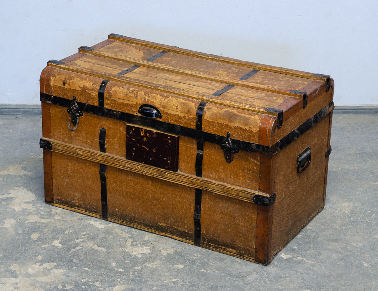 Антикварный дорожный сундук