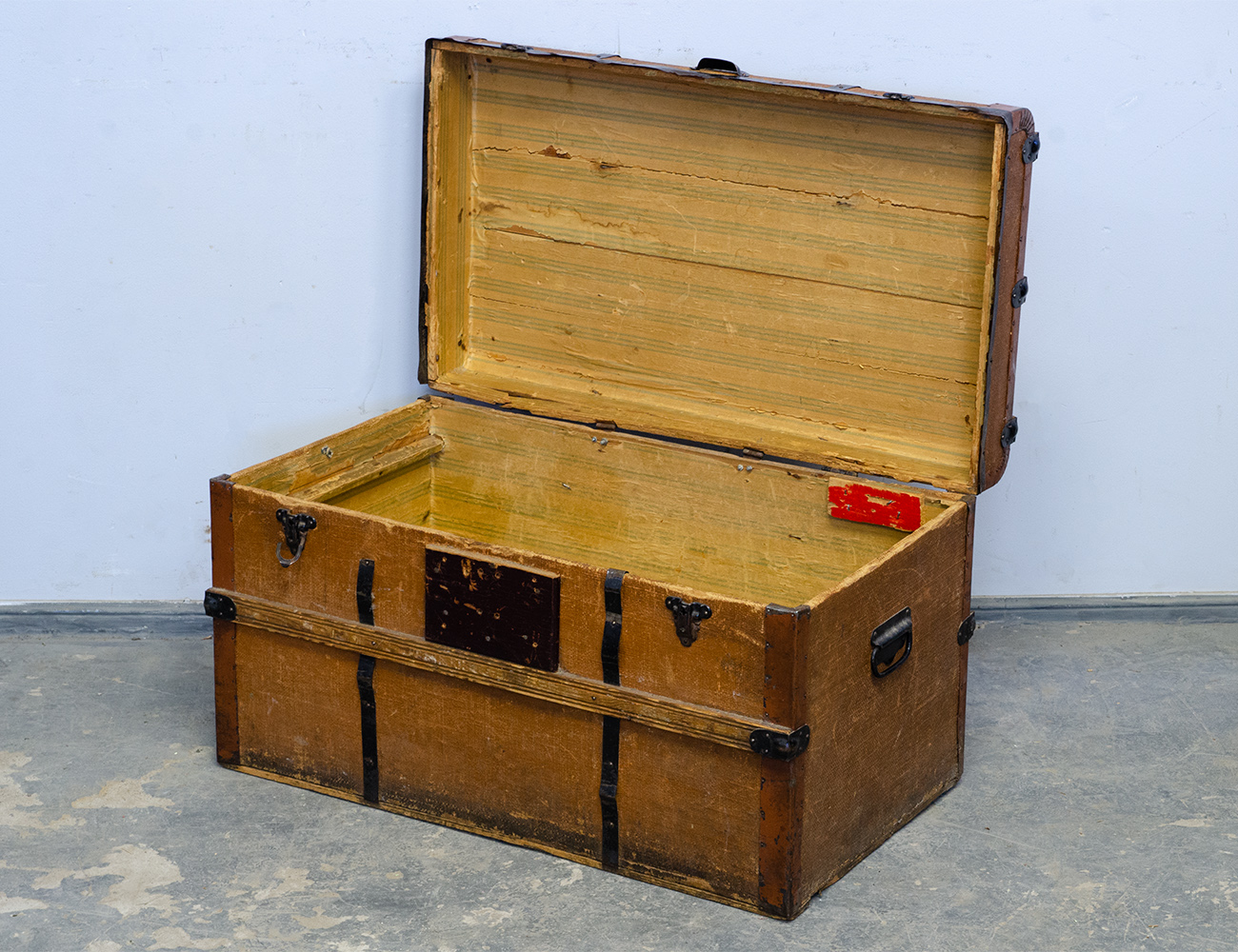 Антикварный дорожный сундук