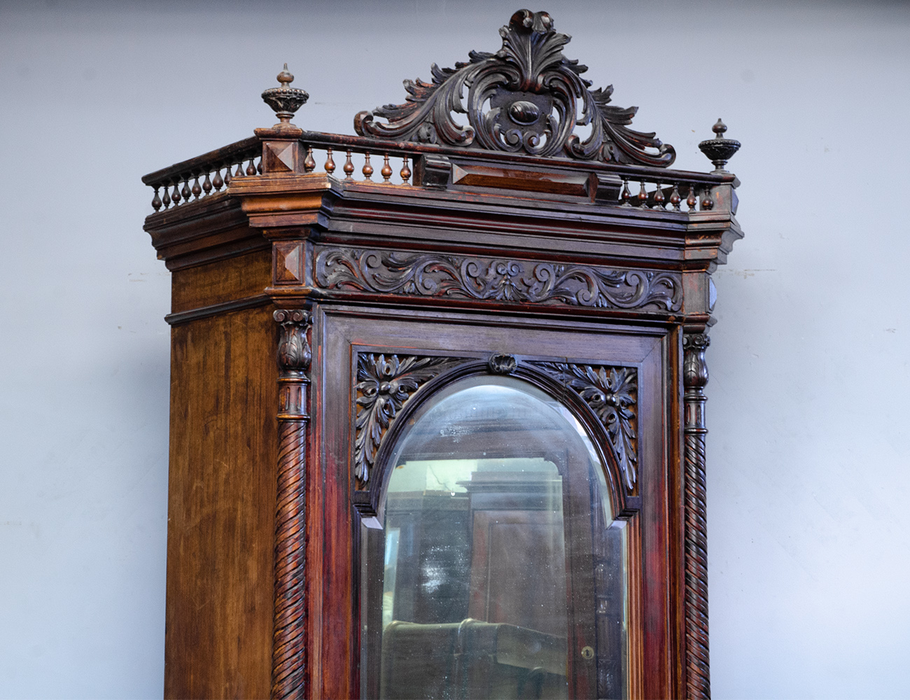 Антикварный платяной шкаф, 19 век