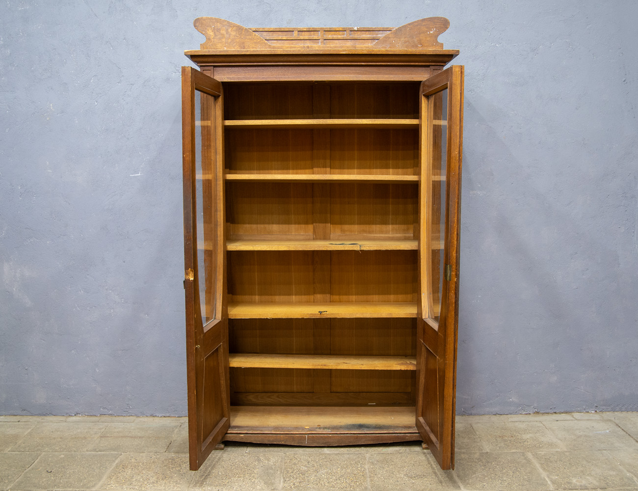 Антикварный дубовый шкаф, модерн