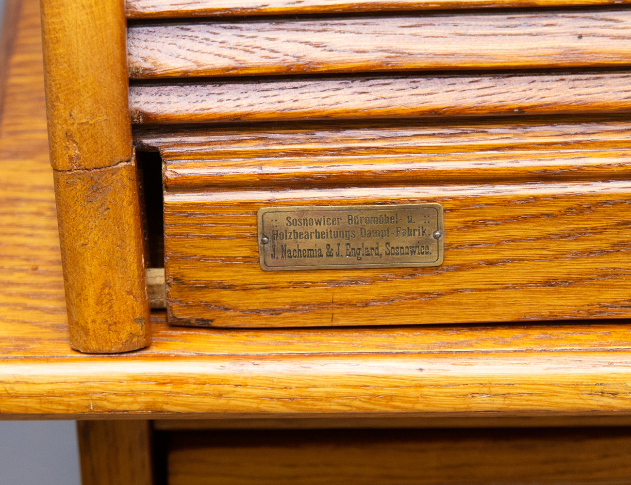 Старинное дубовое бюро