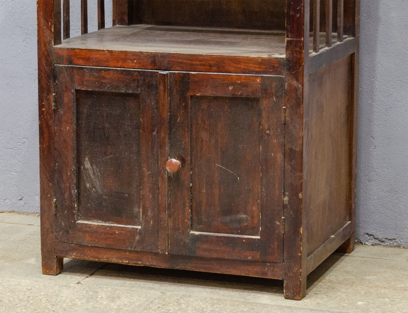 Старинная тумба