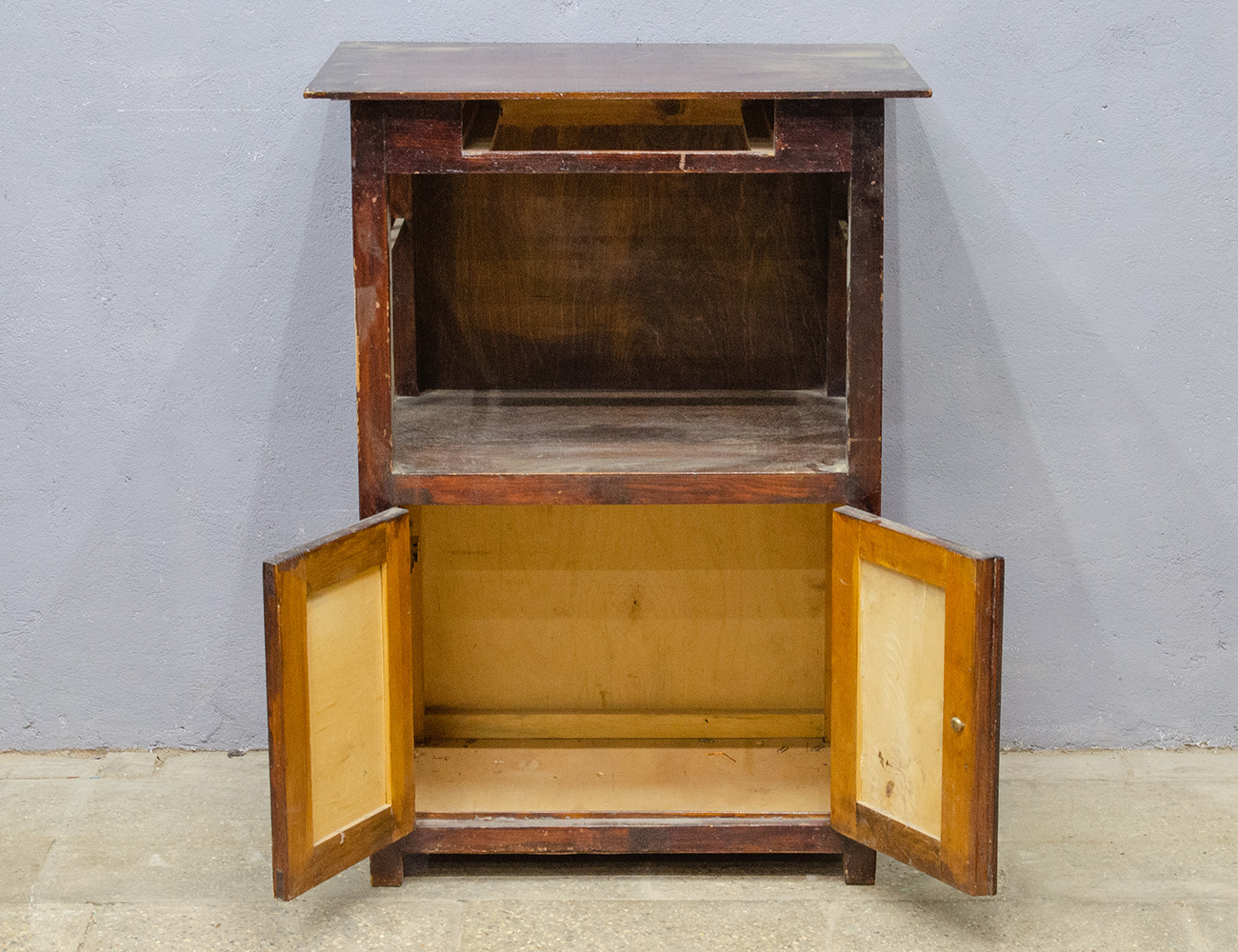 Старинная тумба