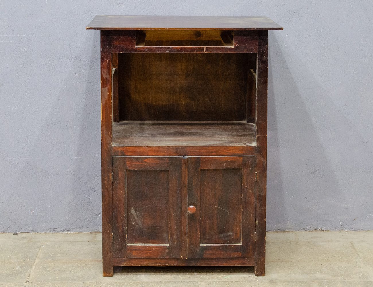 Старинная тумба