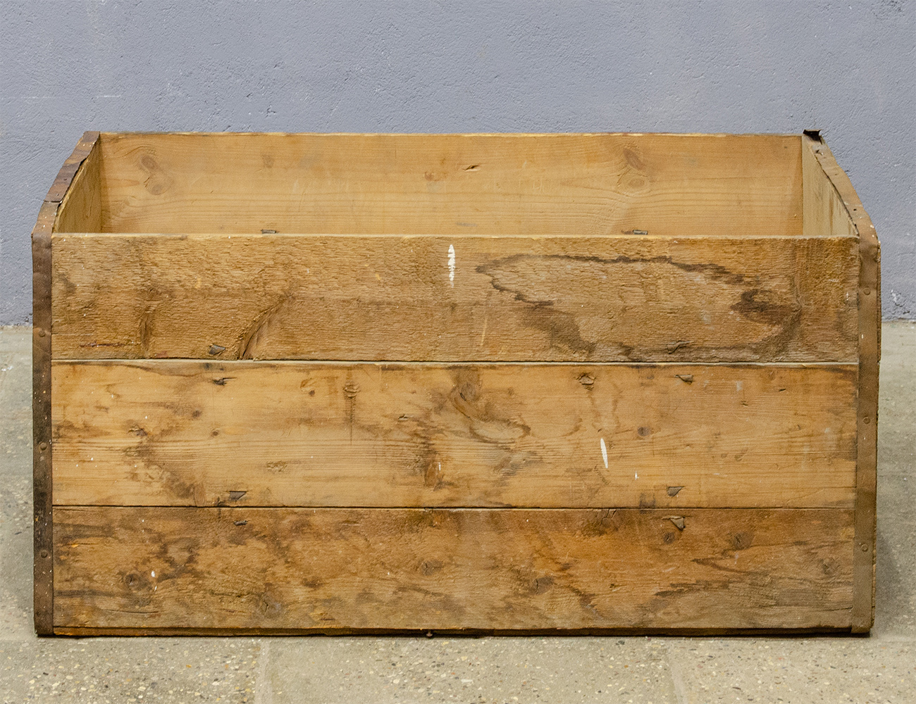 Старинный ящик Треугольникъ Петроградъ