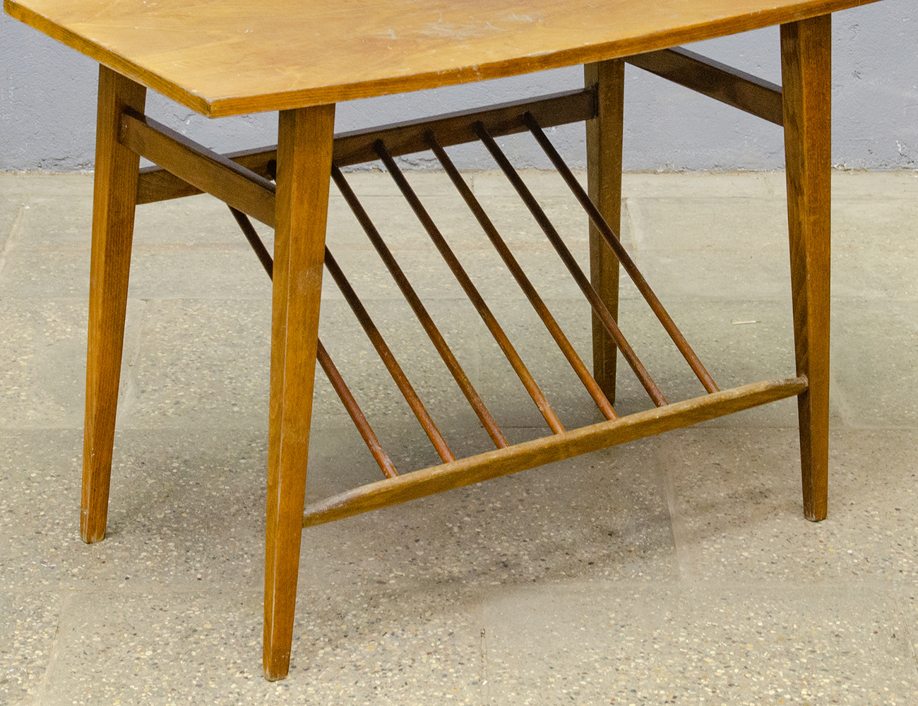 Винтажный журнальный столик