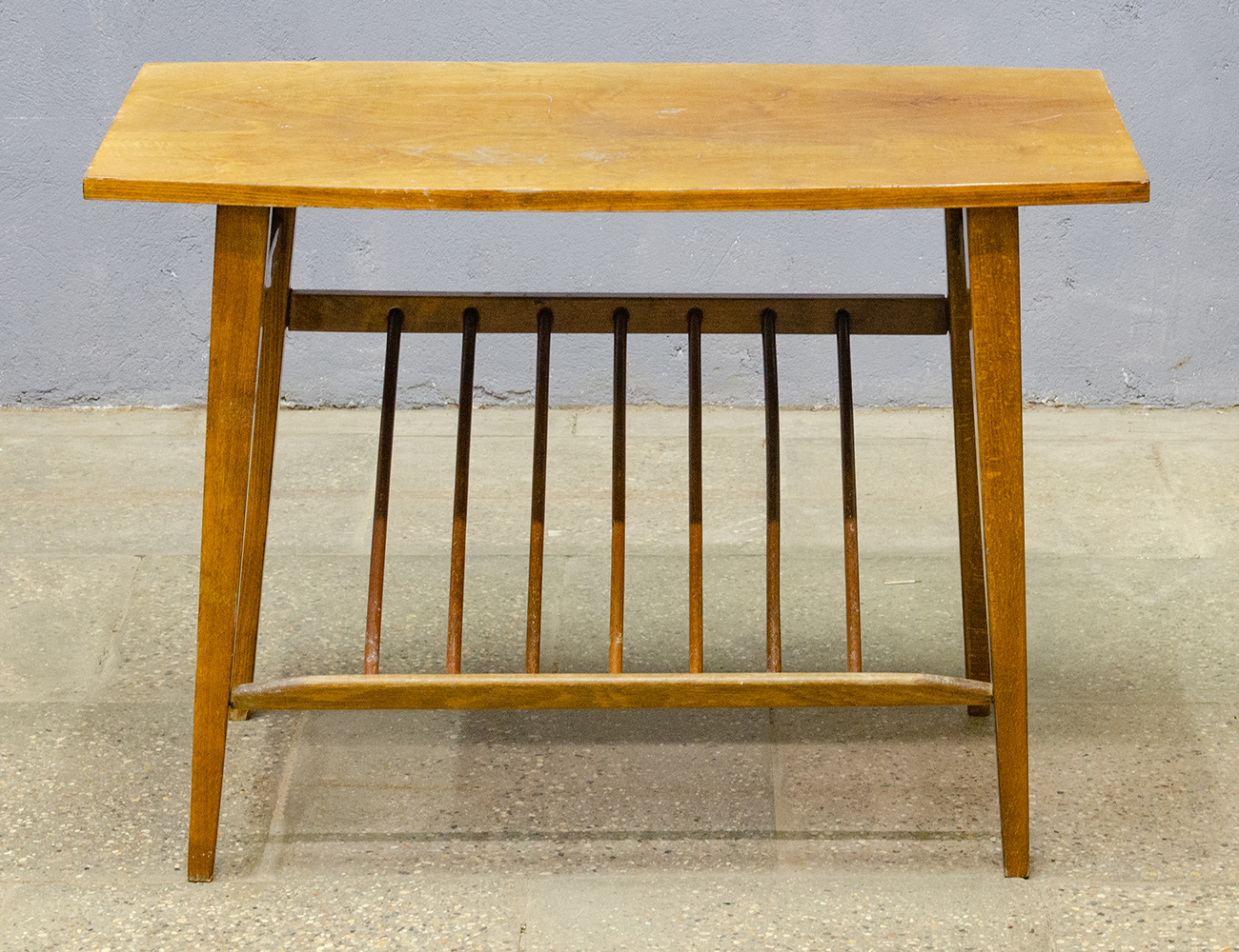 Винтажный журнальный столик