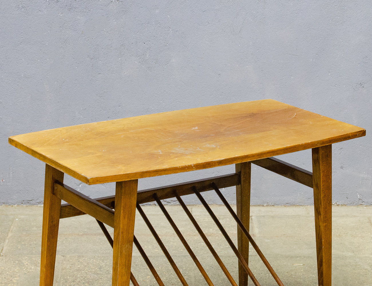 Винтажный журнальный столик