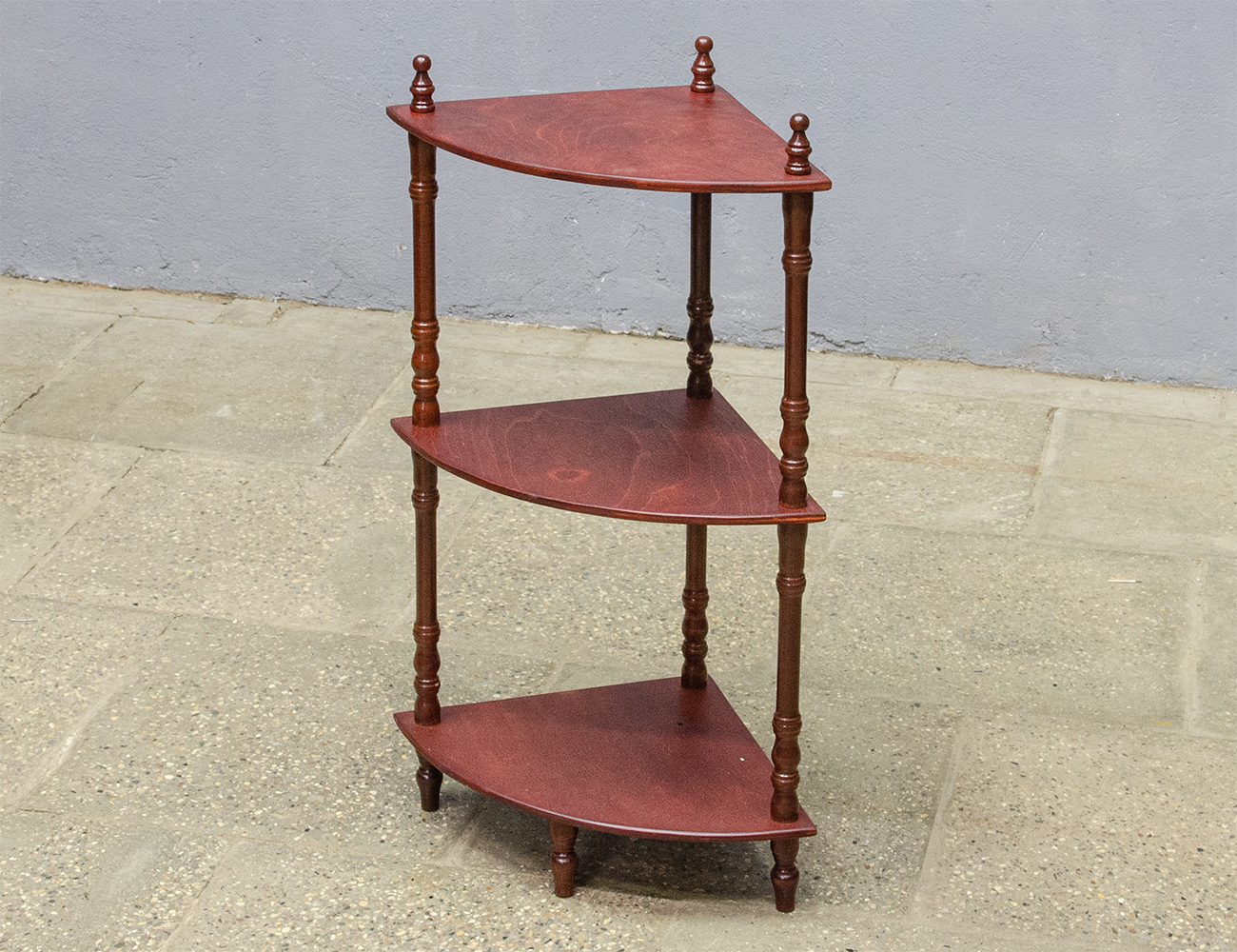 Старинная угловая этажерка