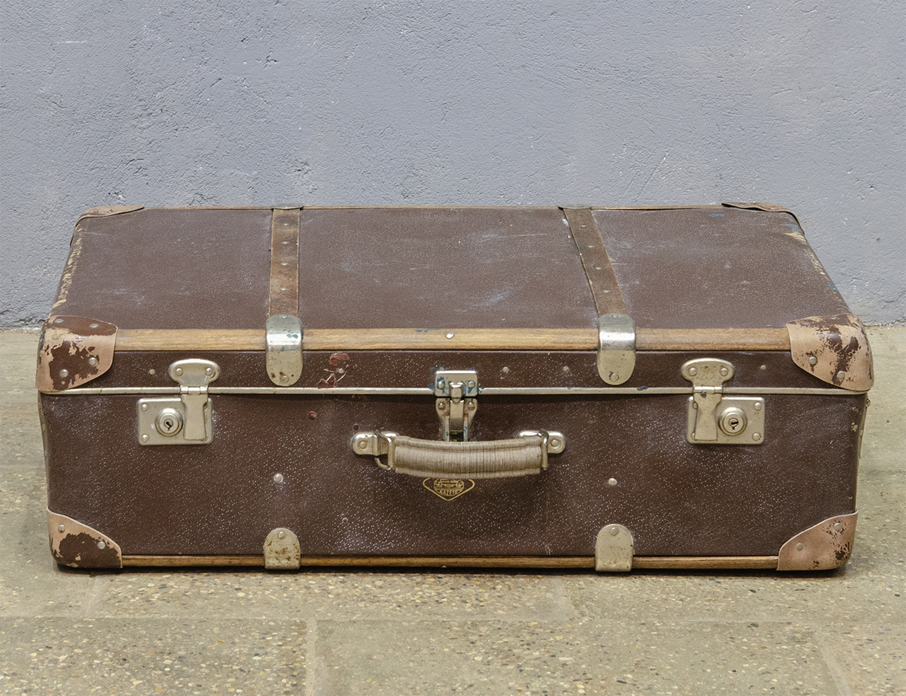 Старинный дорожный чемодан