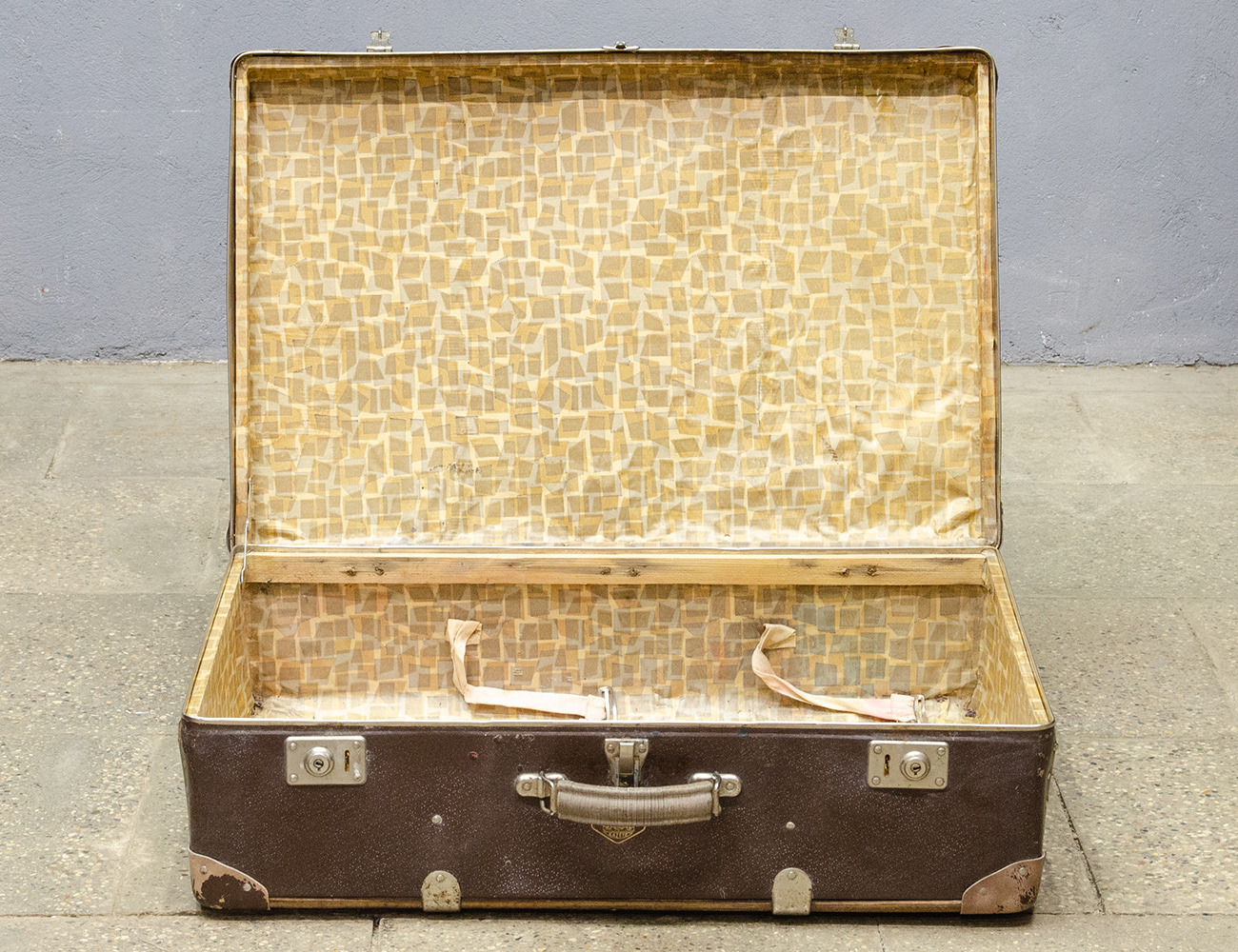 Старинный дорожный чемодан