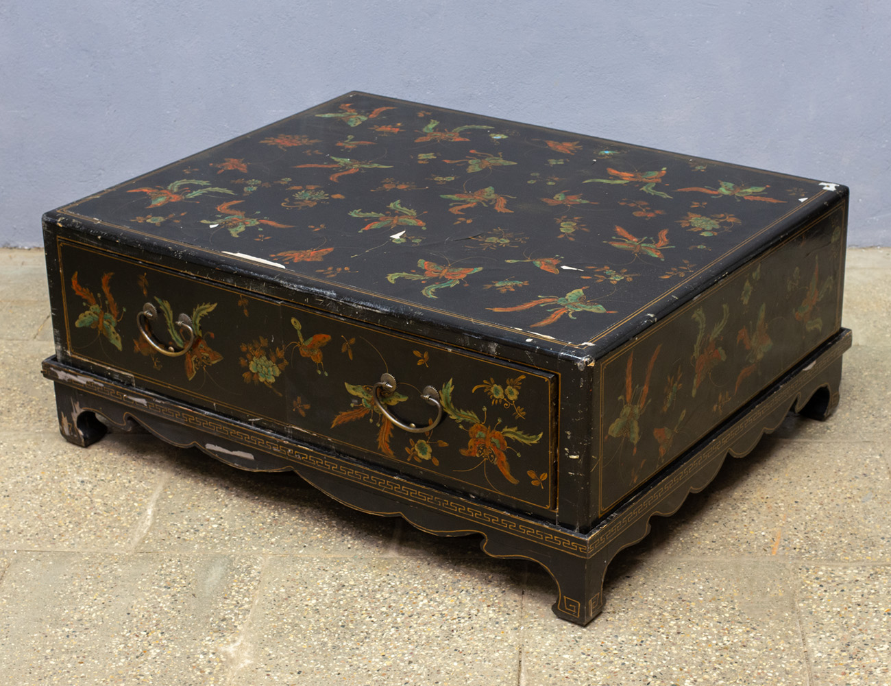 Журнальный стол с ящиками в стиле шинуазри