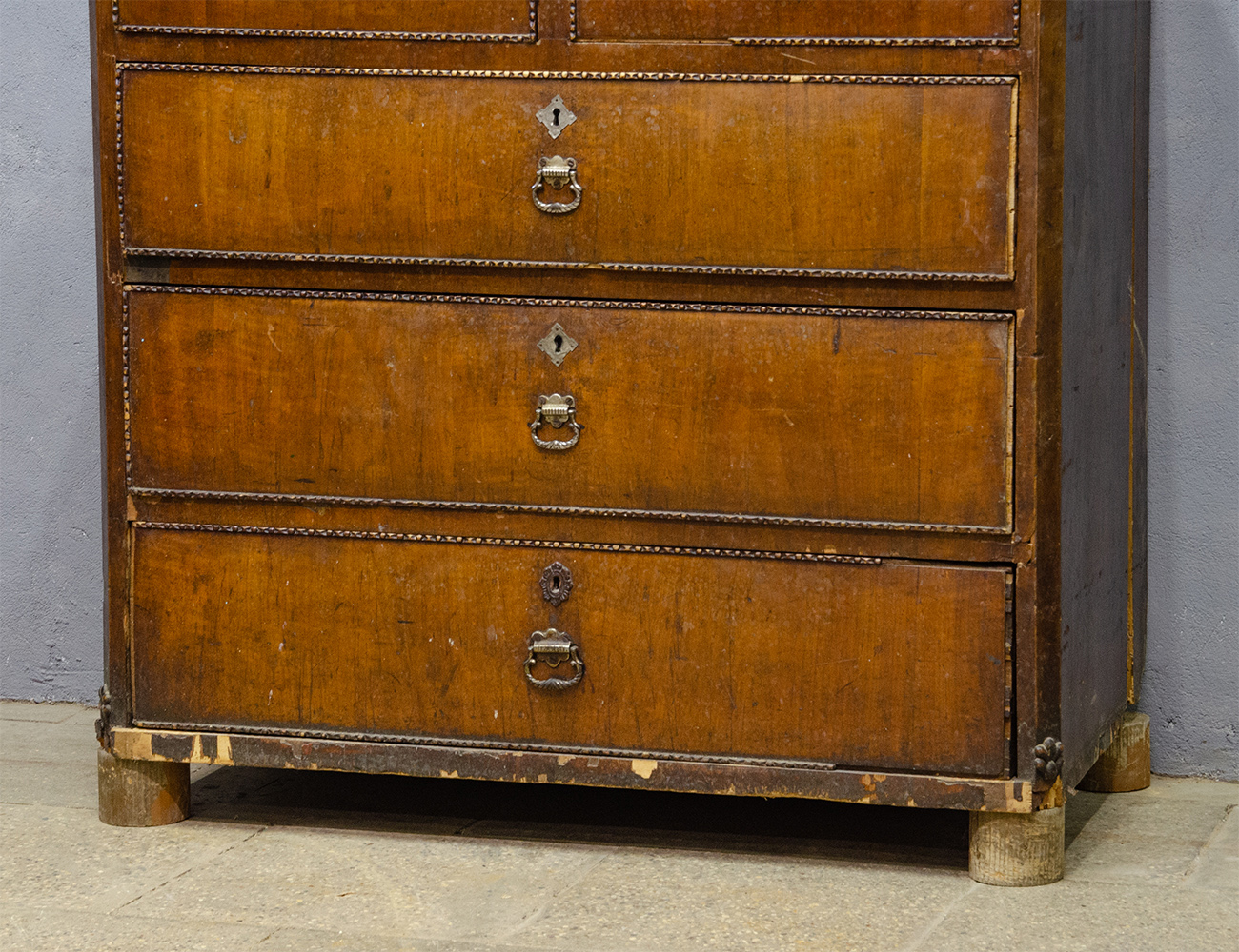 Антикварный ореховый комод, 19 век