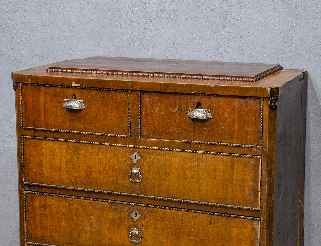 Антикварный ореховый комод, 19 век