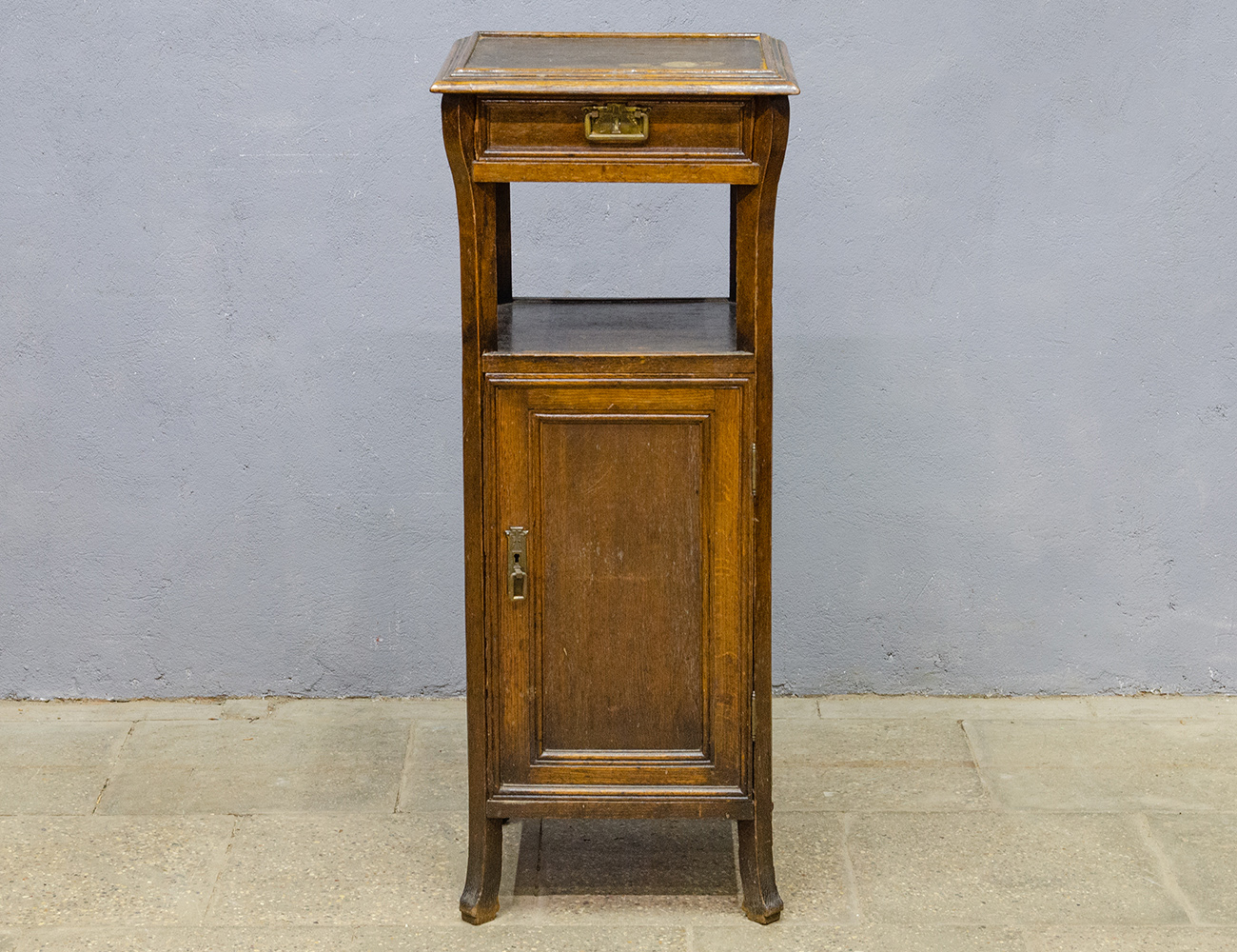 Антикварная тумба для патефона, модерн