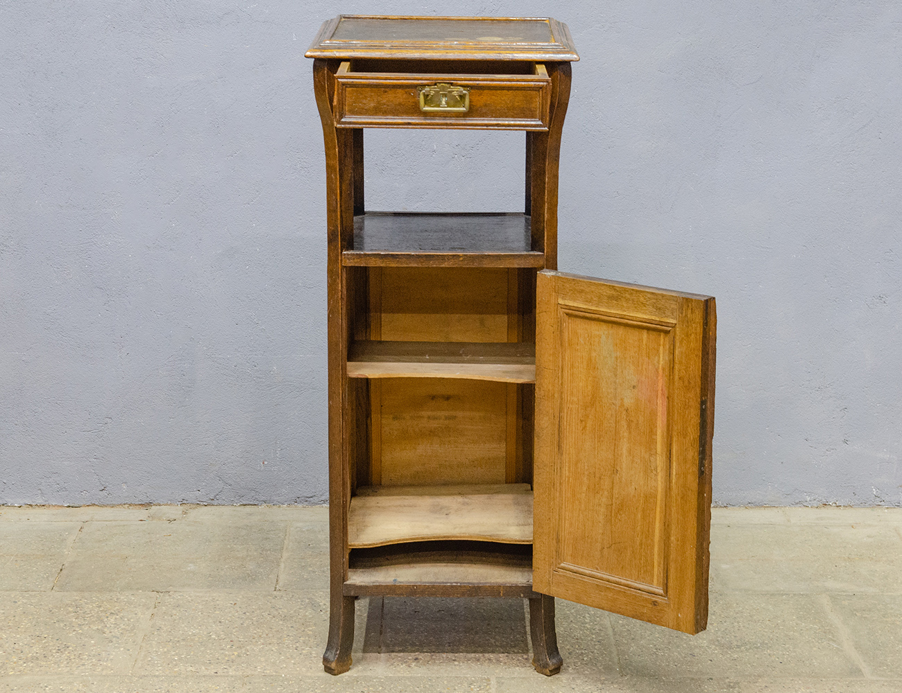 Антикварная тумба для патефона, модерн