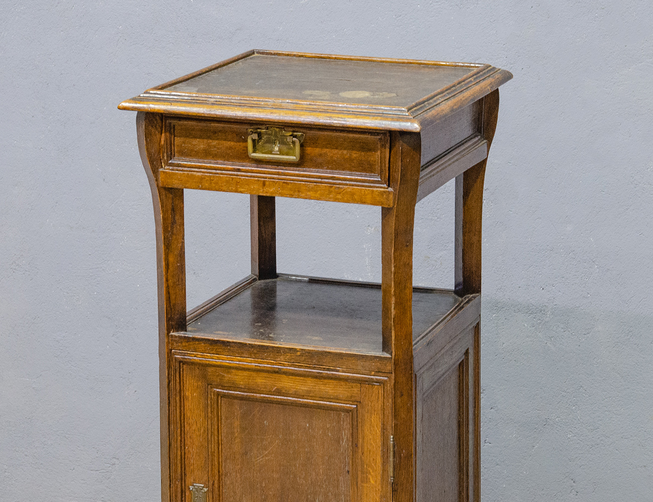 Антикварная тумба для патефона, модерн