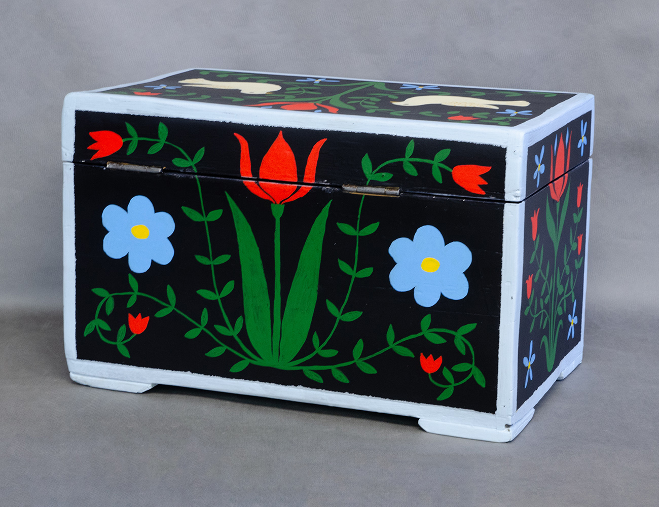 Старинный сундук с росписью Цветы и Птицы