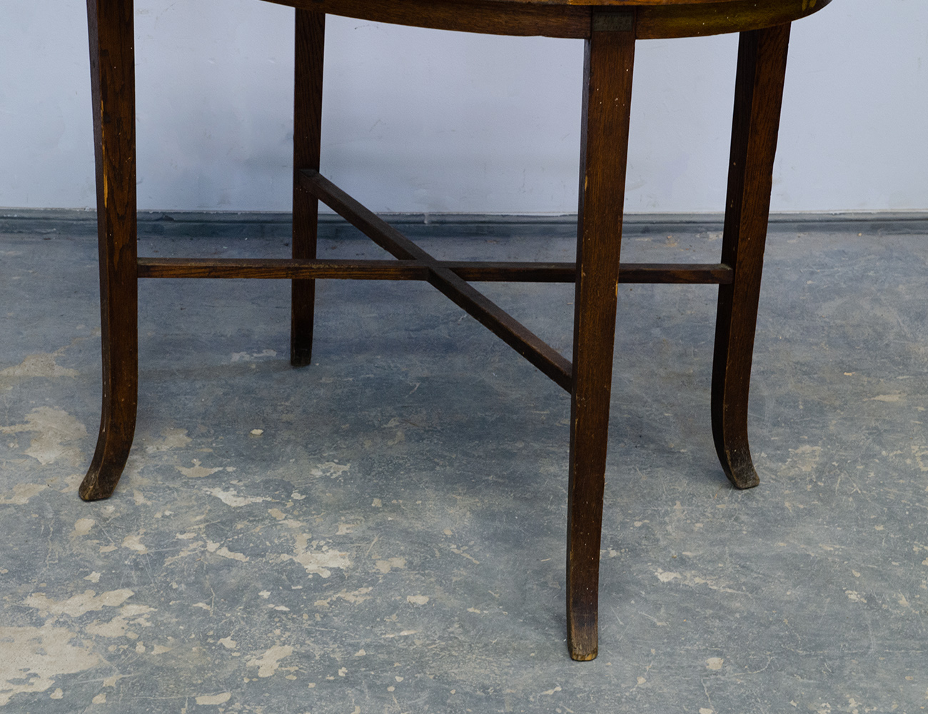 Старинный дубовый гостиный стол